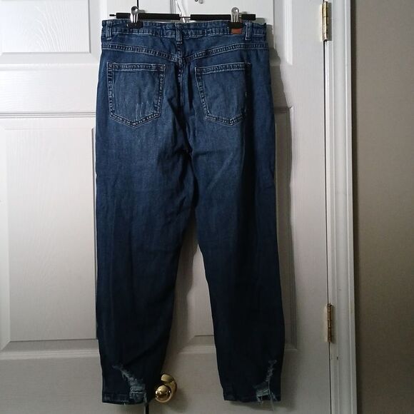 Gogo distressed curvy mom jeans   Sz 11 Juniors EUC - Picture 4 of 8